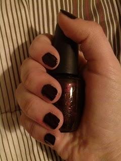 Put your hands up in the air - NOTD(N): OPI Midnight in Moscow