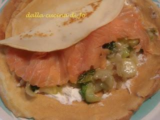 Crêpes al salmone affumicato e cavolo costa