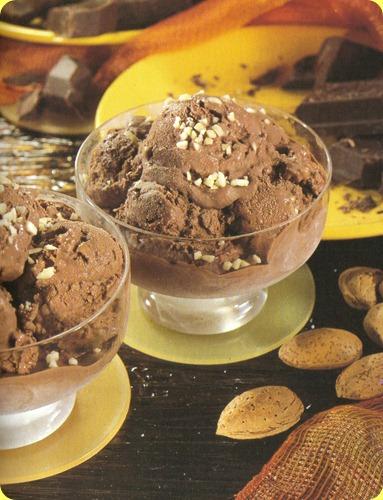 gelato di cioccolato e mandorle