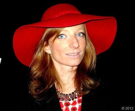 cappello rosso, capelli rossi, red hat, audrey hat, orla kiley pears tee, fashion blogger roma