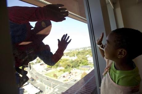 spiderman-lavavetri-per-bambini-ospedale-02-terapixel.jpg