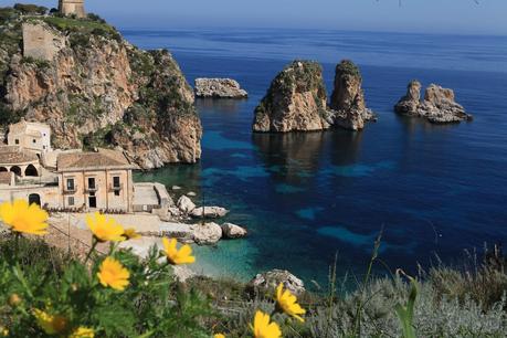 Il mondo visto dal mare: viaggio in barca a vela sulle onde del Mediterraneo