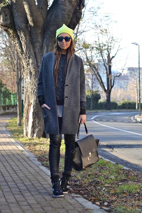 Minimal: Grey Coat&Sweater;.