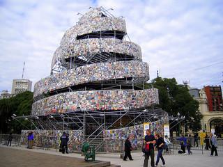 La Torre di Babele di Marta Minujin