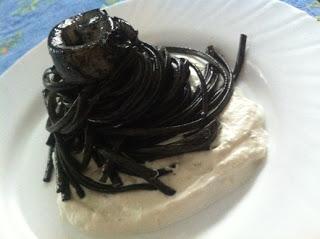 Spaghetti al nero di seppia con ricotta