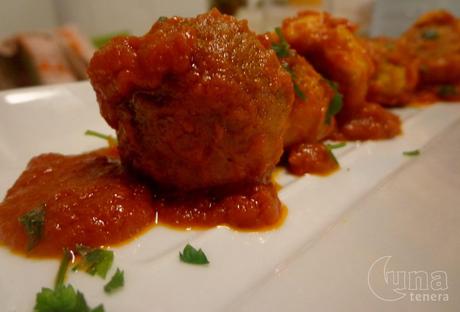 Polpette di pane alla pizzaiola