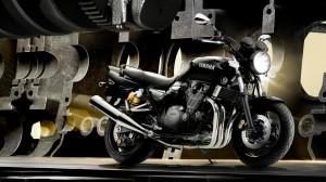 2013-Yamaha-XJR1300-EU-Yamaha-Black-Static-001