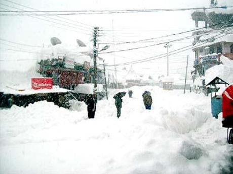 TREMENDE NEVICATE IN INDIA