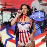 Katy Perry canta per Obama con l'abito a stelle e strisce 01