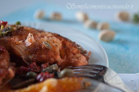 Trancio di salmone ai sapori mediterranei