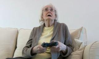 Nonnina di 86 anni gioca a GTA IV e Disgaea 4 !
