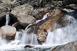 Acqua che scorre in Valgrande.