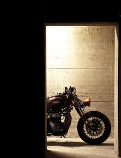 Triumph Bonneville Essentia Officine GP Design