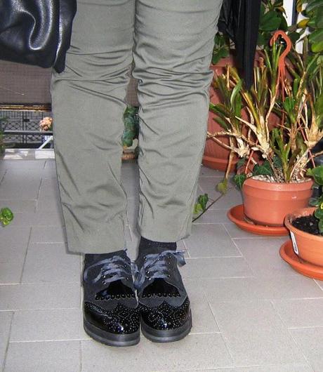 Total black... With military trousers.