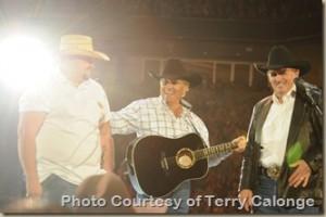 George Strait ha aperto venerdì il penultimo tour della sua carriera