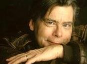 Detto brivido Stephen King scrittore fama mondiale, alle spalle cinquantadue romanzi tutti diventati best-sellers.