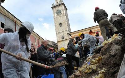 le macerie di una democrazia (e non solo dell'Aquila)