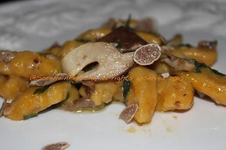 Gnocchi di zucca con funghi e tartufo