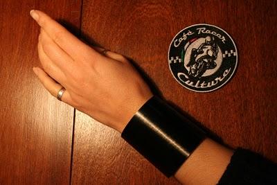 Carbon fiber bracelet