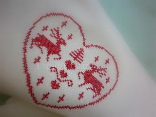 ♥ RED STITCH ON SNOW  ♥