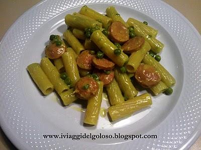 TORTIGLIONI PISELLI E WURSTEL CON CREMA DI ZAFFERANO