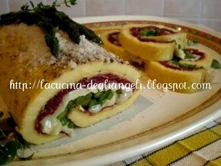 Rotolo di frittata al brie, bresaola e asparagi