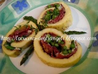 Rotolo di frittata al brie, bresaola e asparagi