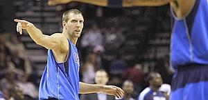 Dirk Nowitzki trascinatore di Dallas. Ap