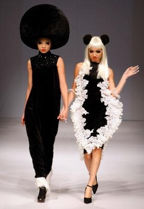 Asian Fashion - La moda dei Panda  e la prima cantante virtuale Hatsune Miku