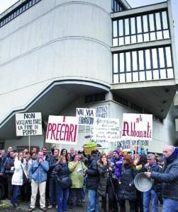 protesta al Teatro Lirico di Cagliari