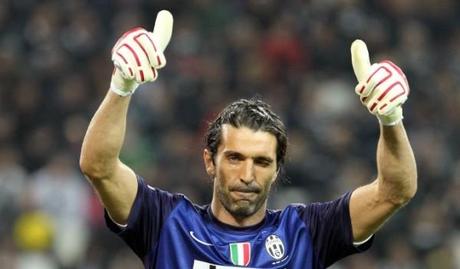 Buffon rinnova per altri due anni con la Juventus Sport Juventus Contratto Calcio Buffon Andrea Agnelli 