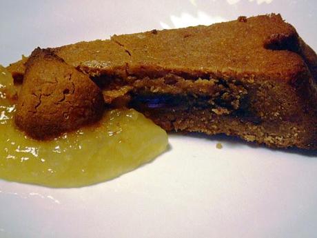 Crostata di farina di castagne, cioccolato e pere