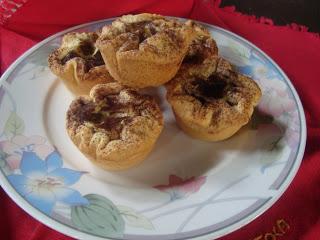 Crostatine con crema al rum e torrone.