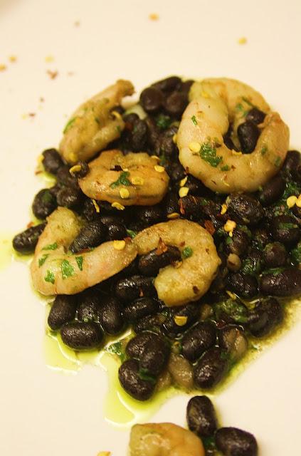 Gamberetti e fagioli neri