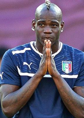 Ballotelli è senza casa a Alderley Edge potrebbe tornare al suo bell' attico di Milano (zona st. Centrale) ?