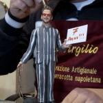 Fabrizio Corona diventa una statuina del presepe napoletano03