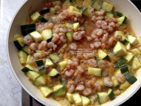 Frutti di mare con curry e zucchina