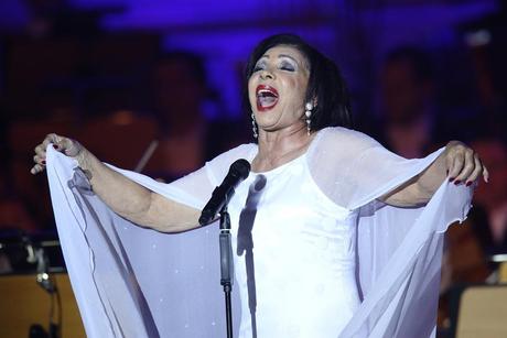 SHIRLEY BASSEY INCANTA AMBURGO (FOTO E VIDEO)