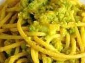Spaghetti crema broccoli pinoli