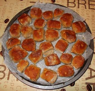 Bocconcini di pane sedano, certosa e noci