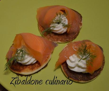 Blinis con salmone affumicato