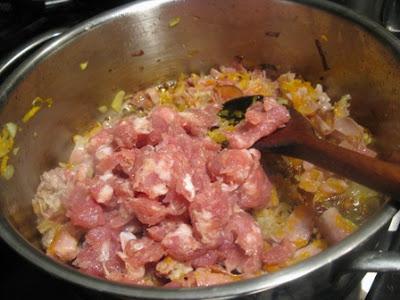 Domani è domenica prepariamo le Tagliatelle al sugo bianco con le mele