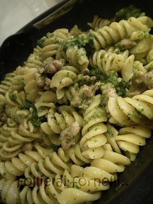 Fusilli con broccoli e salsiccia