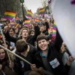 Parigi, manifestazione a favore dei matrimoni gay01