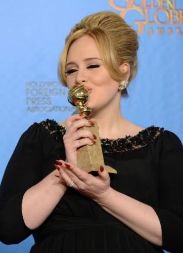 adele-golden-globes-ward-1515701972.jpg