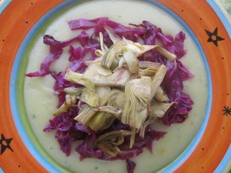 Insalata Calda di Cavolo Rosso e Carciofi su Crema di Patate e Gambi al Rosmarino .