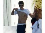 Justin Bieber mostra addominali mutande) paparazzi