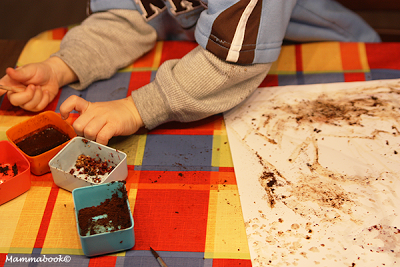 Attività artistiche per bambini: dipingere con tè, caffè... e spezie! - Painting with coffee, tea and spices