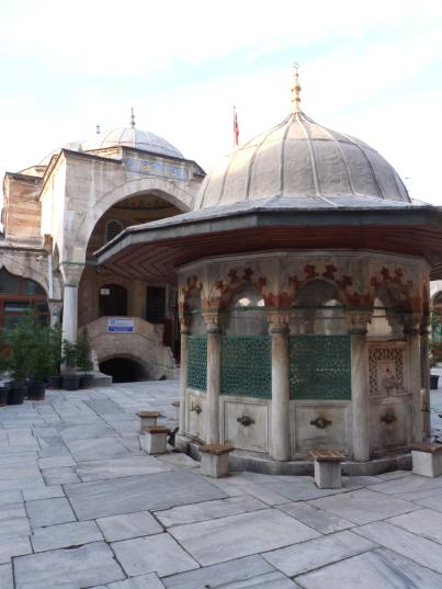 Cortile della moschea di Sokollu Mehmet Pasa