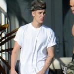 Justin Bieber si sistema le “parti basse”: le foto